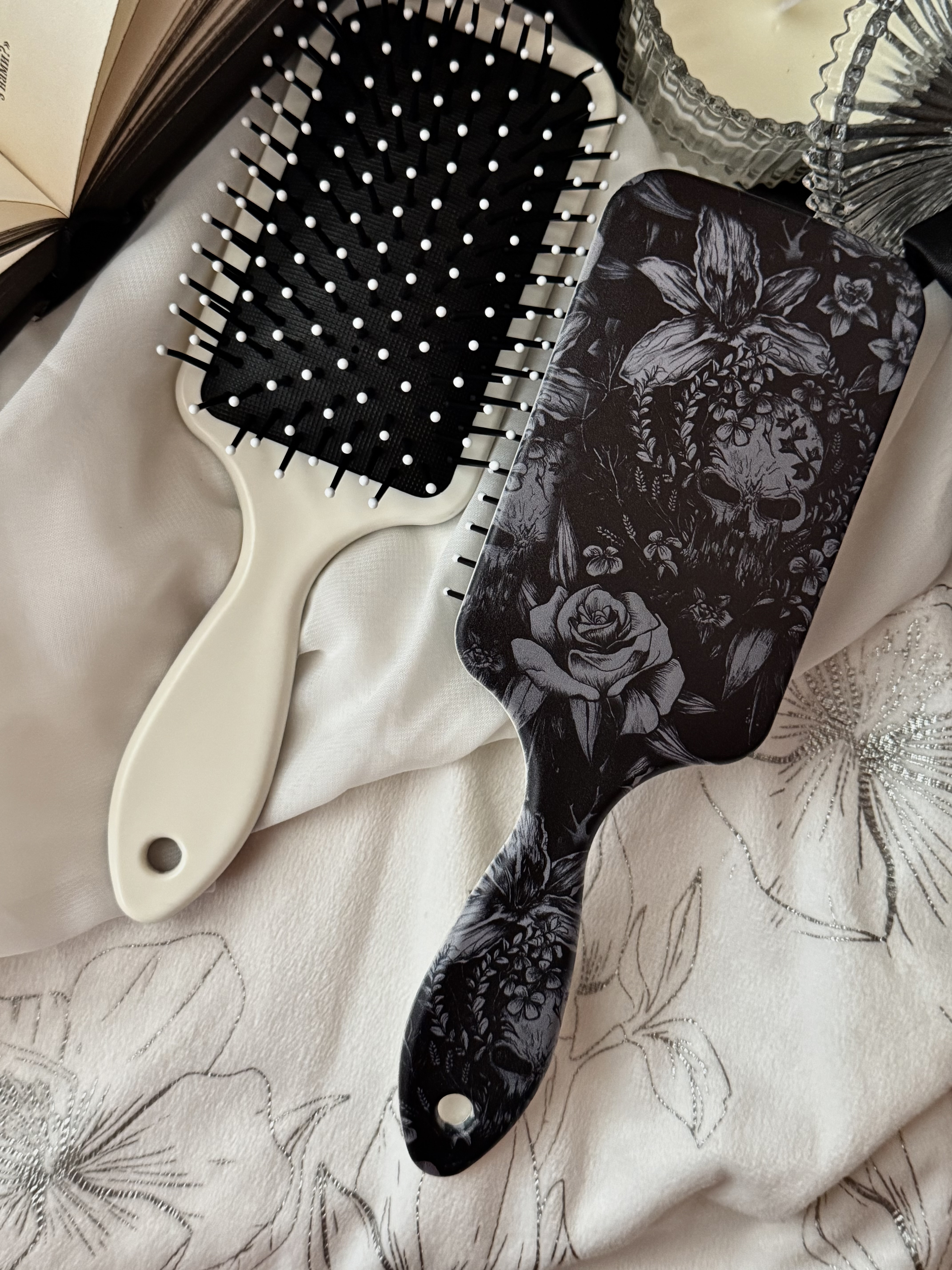 Гребінець з готичним дизайном