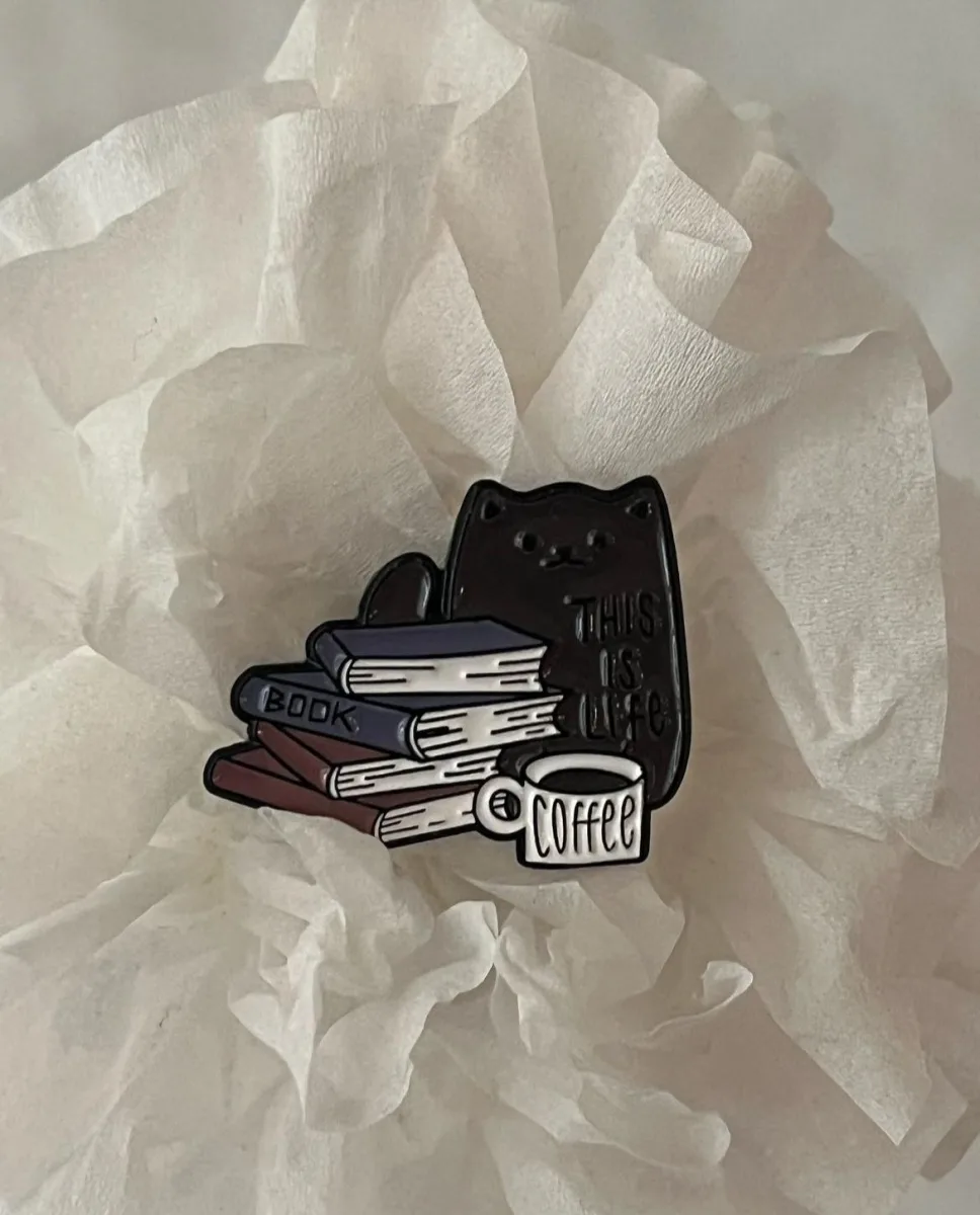 Купити Пін з котиком і книгами
